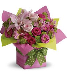 Teleflora's Pretty Pink Present 